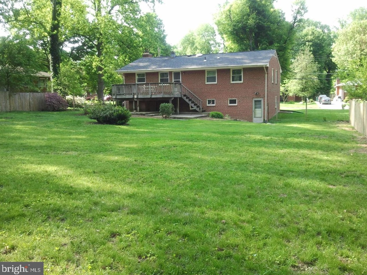 9204 Dellwood Dr, Vienna, VA 22180