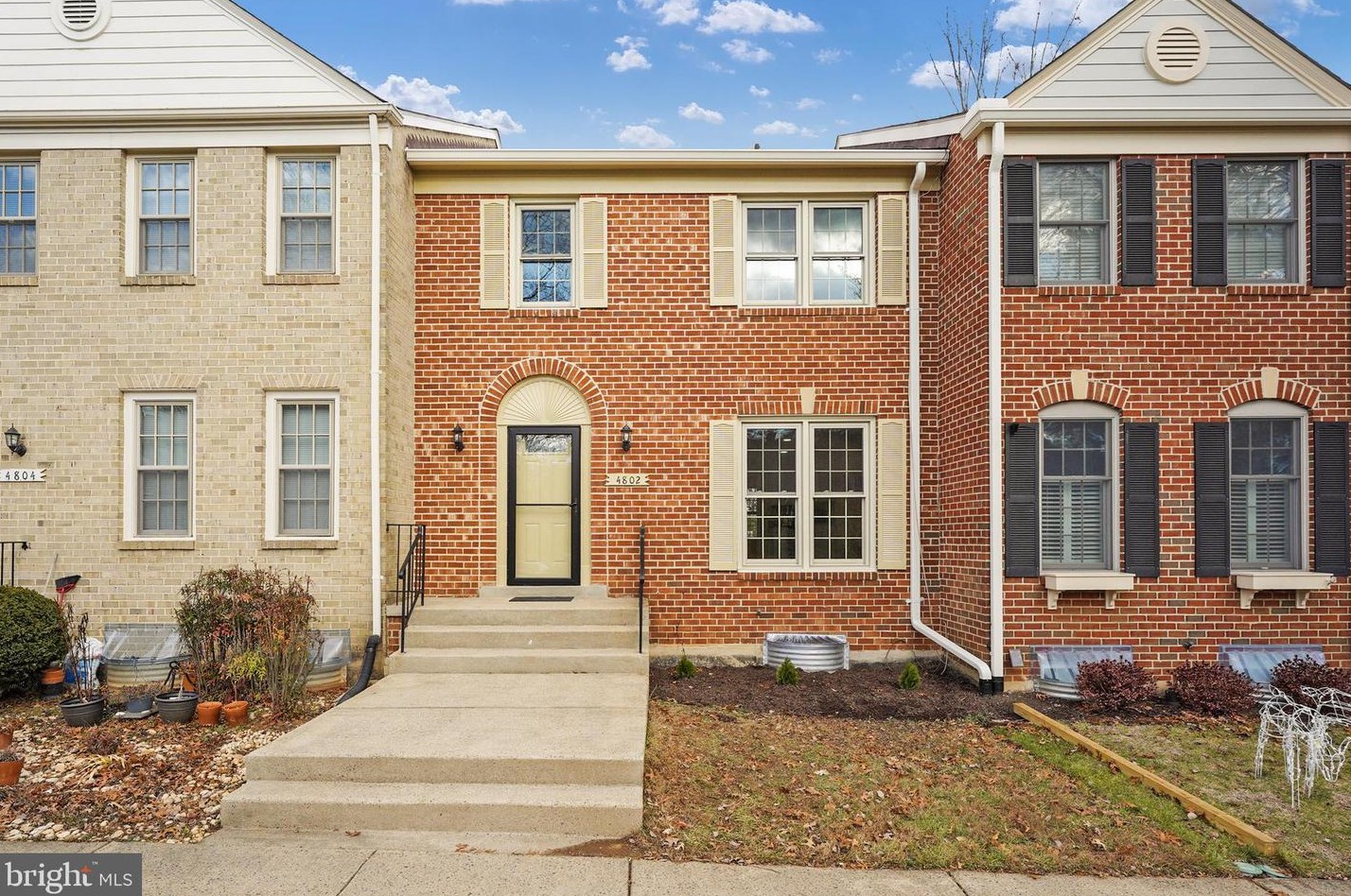 4802 Carriagepark Rd, Fairfax, VA 22032-2358