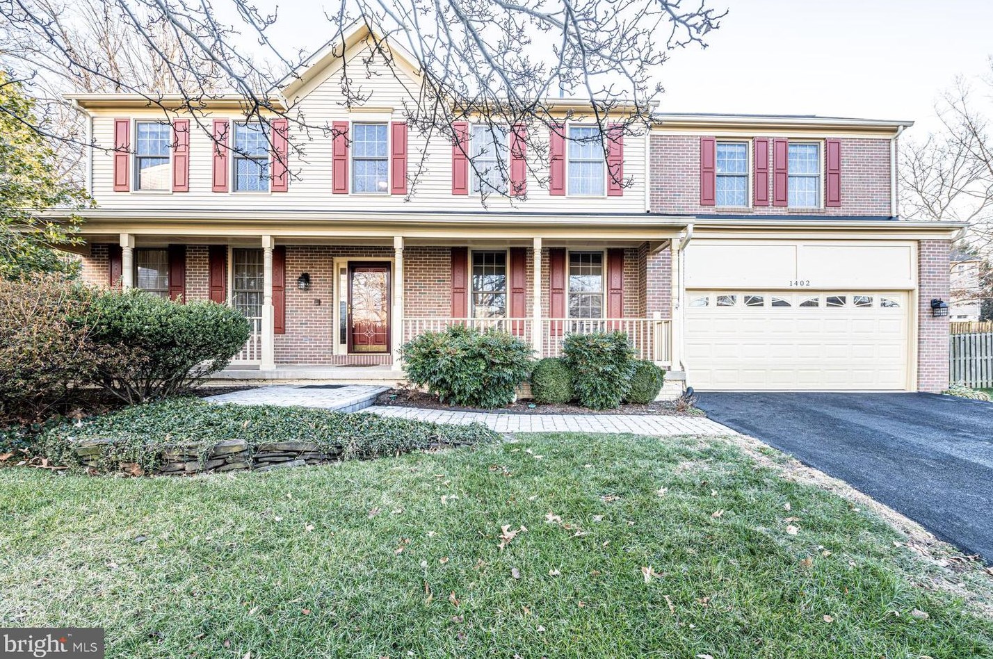 1402 Summerset Pl, Herndon, VA 20170