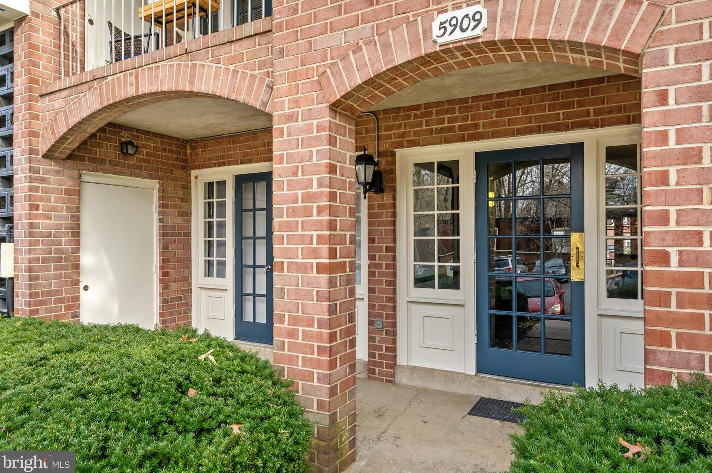 5909 Prince James Dr Apt F, Springfield, VA