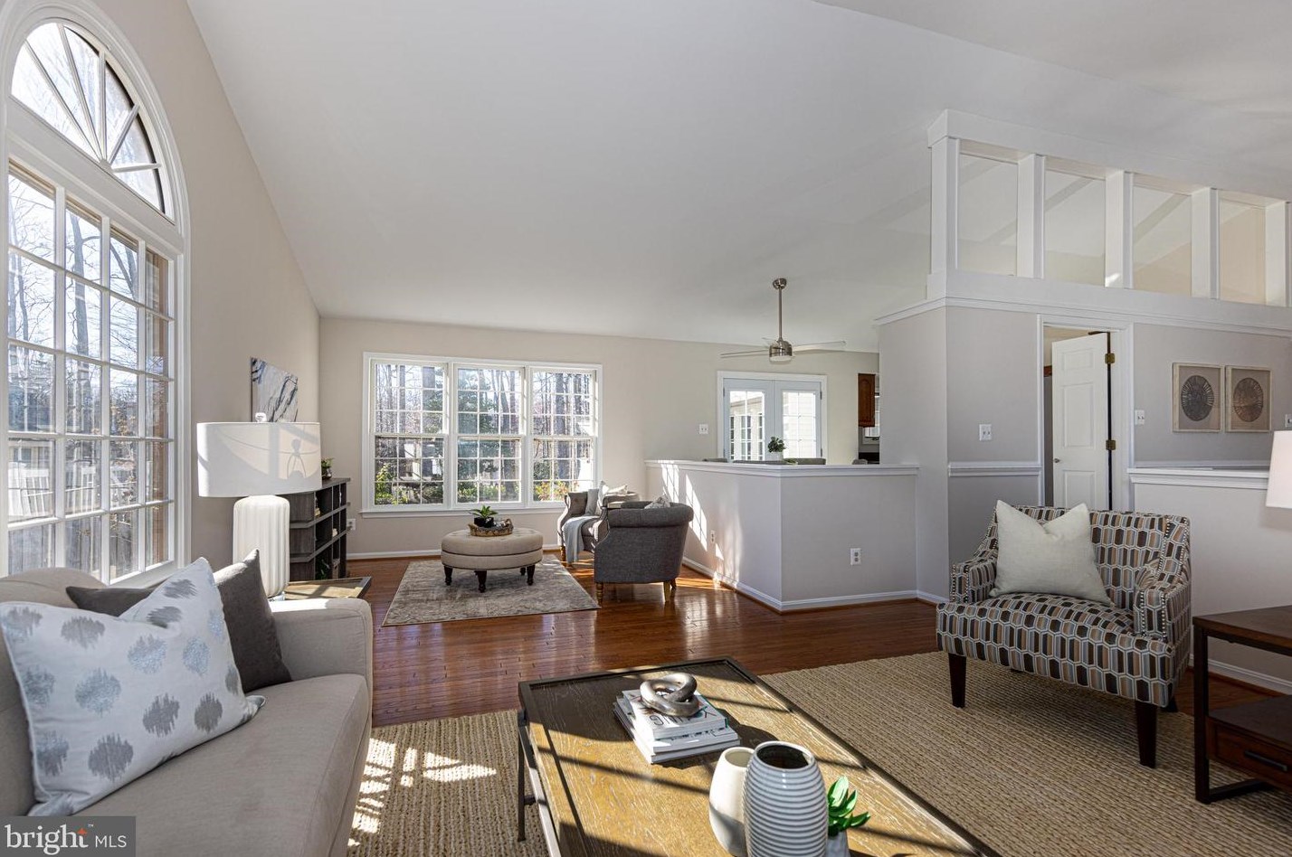 8002 Oak Hollow Ln, Fairfax, VA 22039-2634