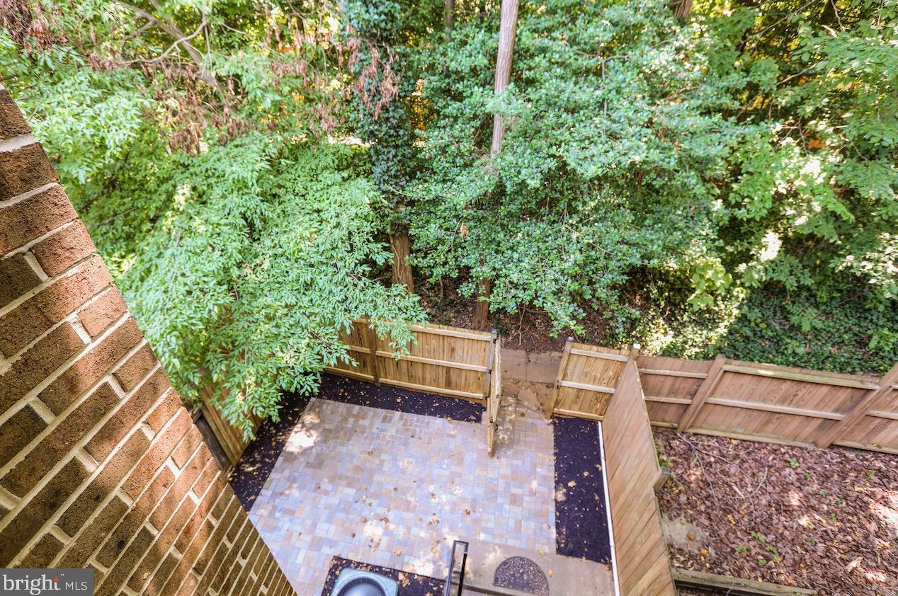 9585 Blake Park Ct, Fairfax VA  22031-1135 exterior