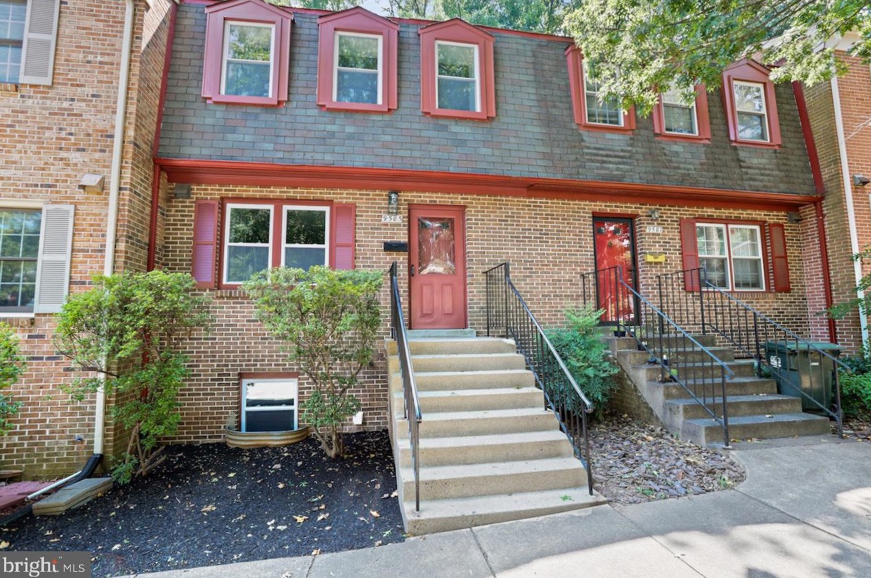 9585 Blake Park Ct, Fairfax, VA 22031