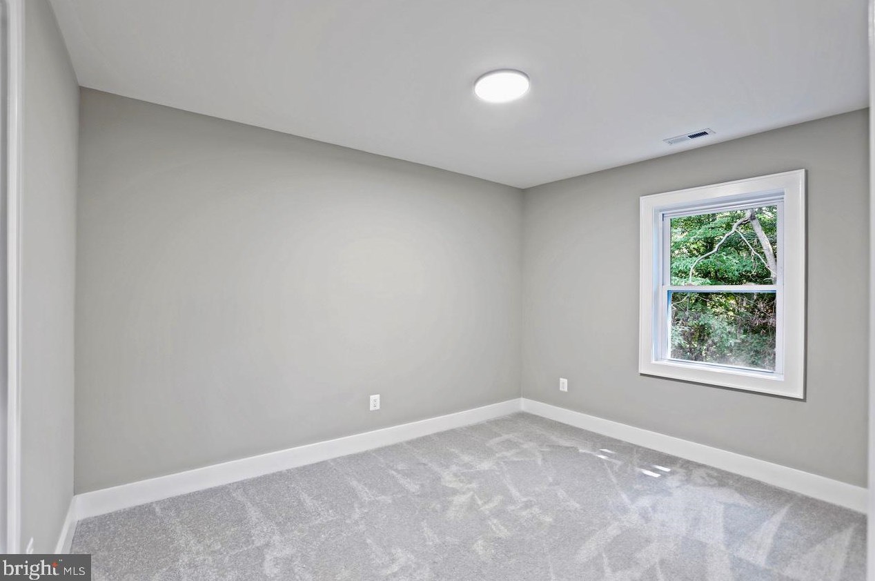 9585 Blake Park Ct, Fairfax VA  22031-1135 exterior