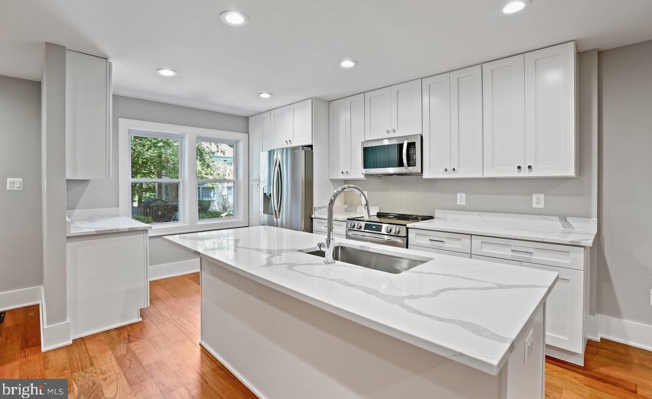 9585 Blake Park Ct, Fairfax VA  22031-1135 exterior