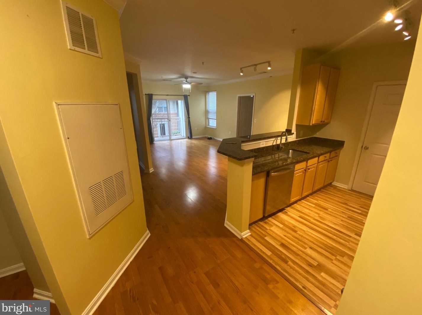 9486 Virginia Center Blvd #218, Vienna, VA 22181