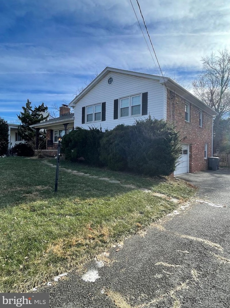 5931 Kimble Ct, Falls Church, VA 22041