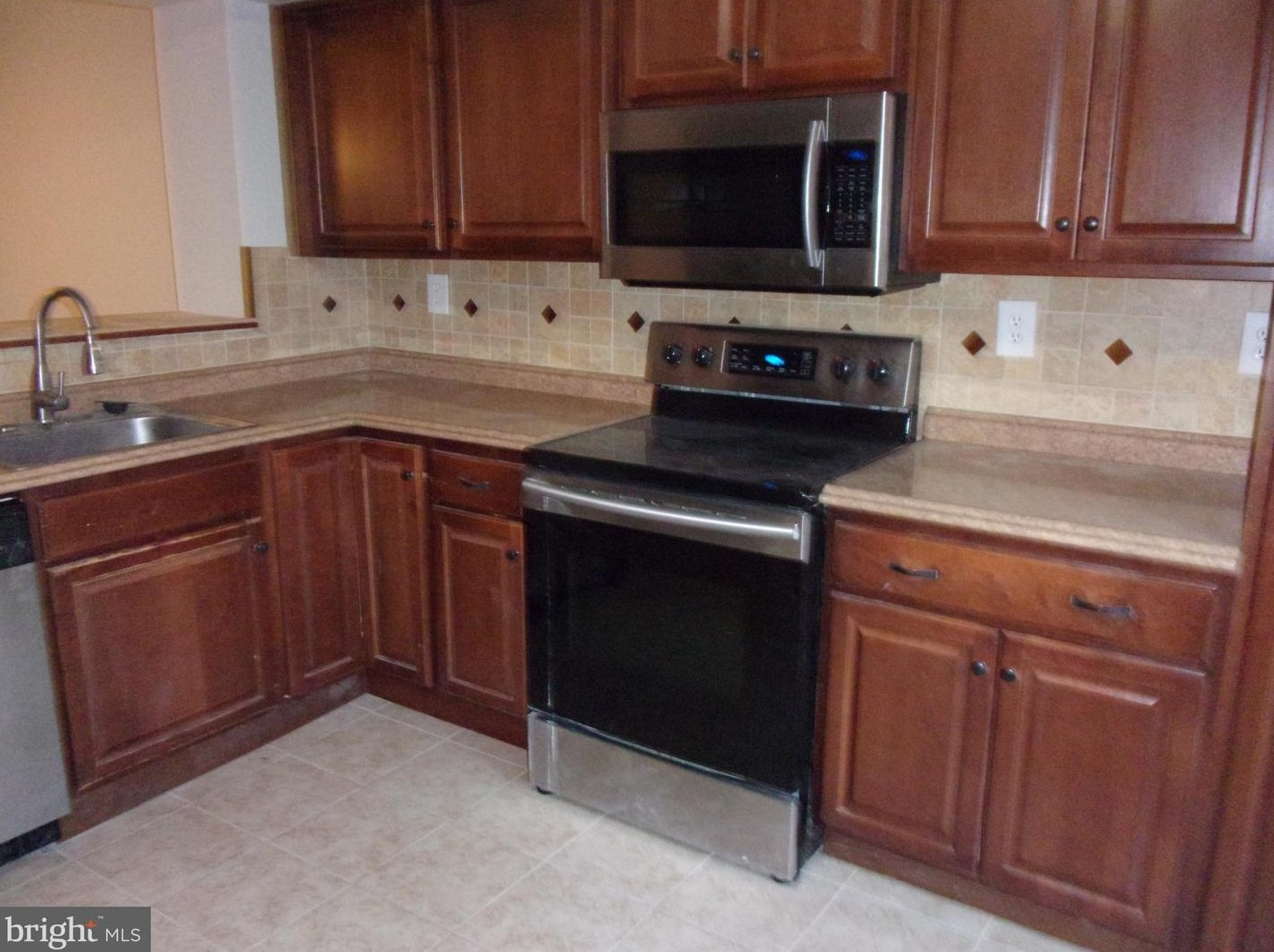 1615 Valencia Way, Herndon, VA 20190