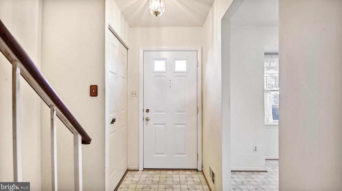 5041 Head Ct, Fairfax, VA 22032-2512