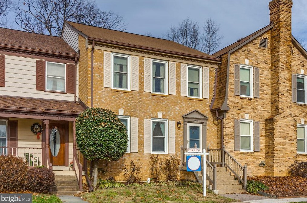 7979 Yancey Dr, Falls Church, VA 22042