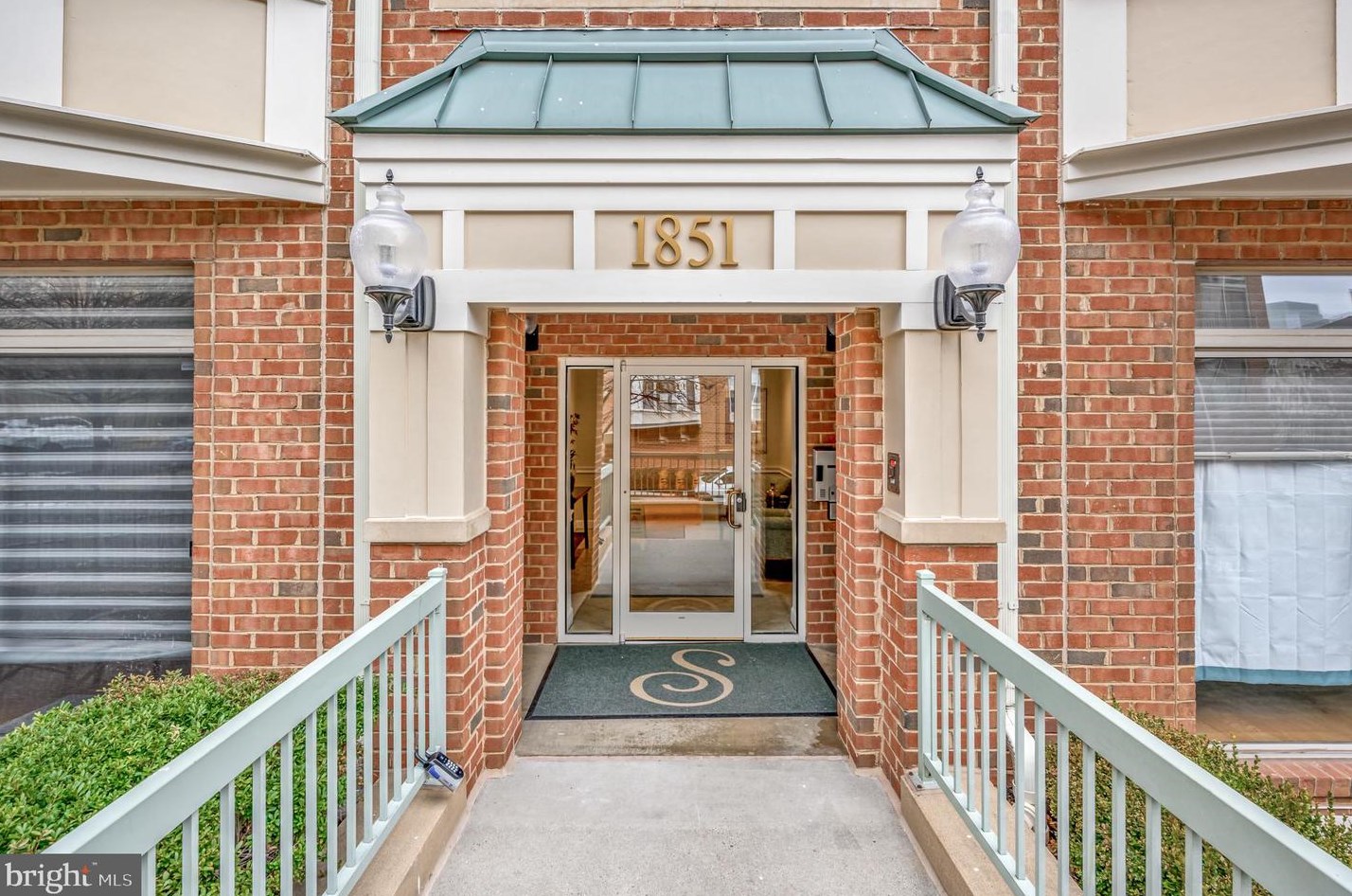 1851 Stratford Park Pl #305, Herndon, VA 20190