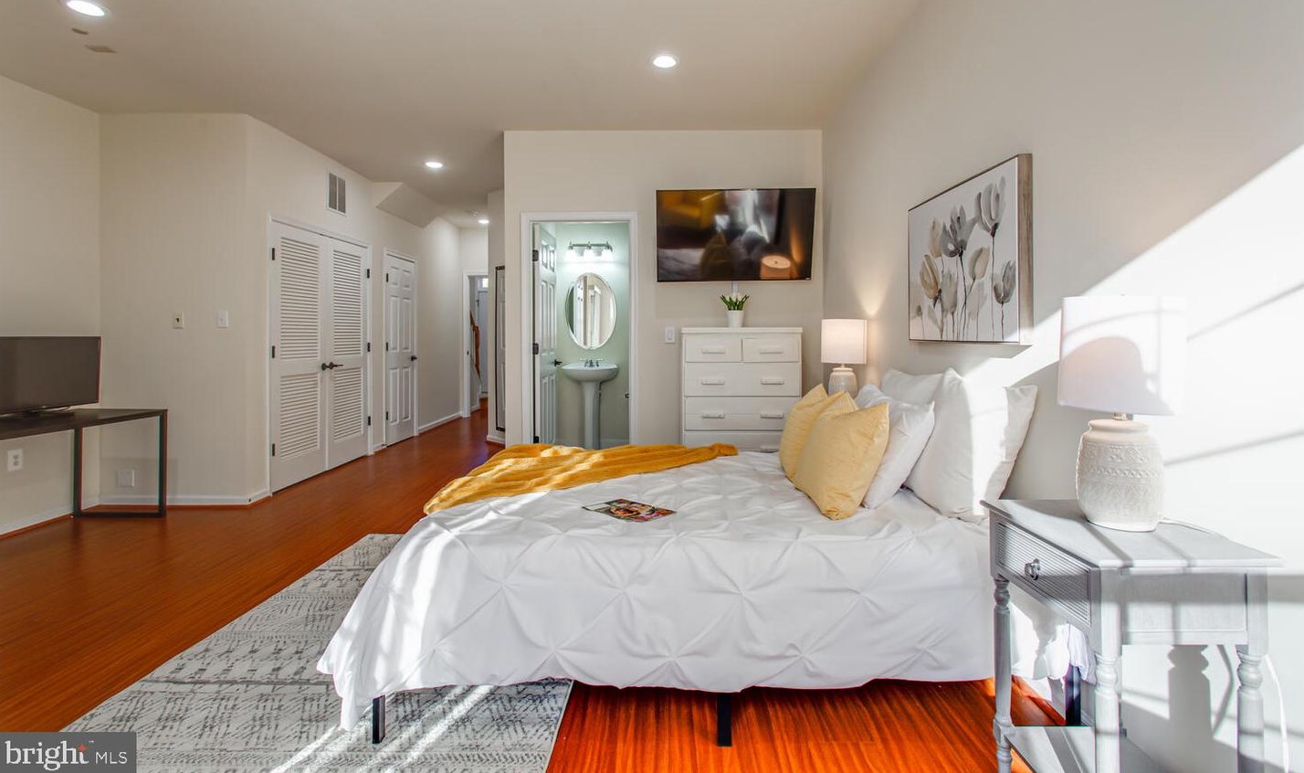 4138 River Forth Dr, Fairfax VA  22030-8558 exterior