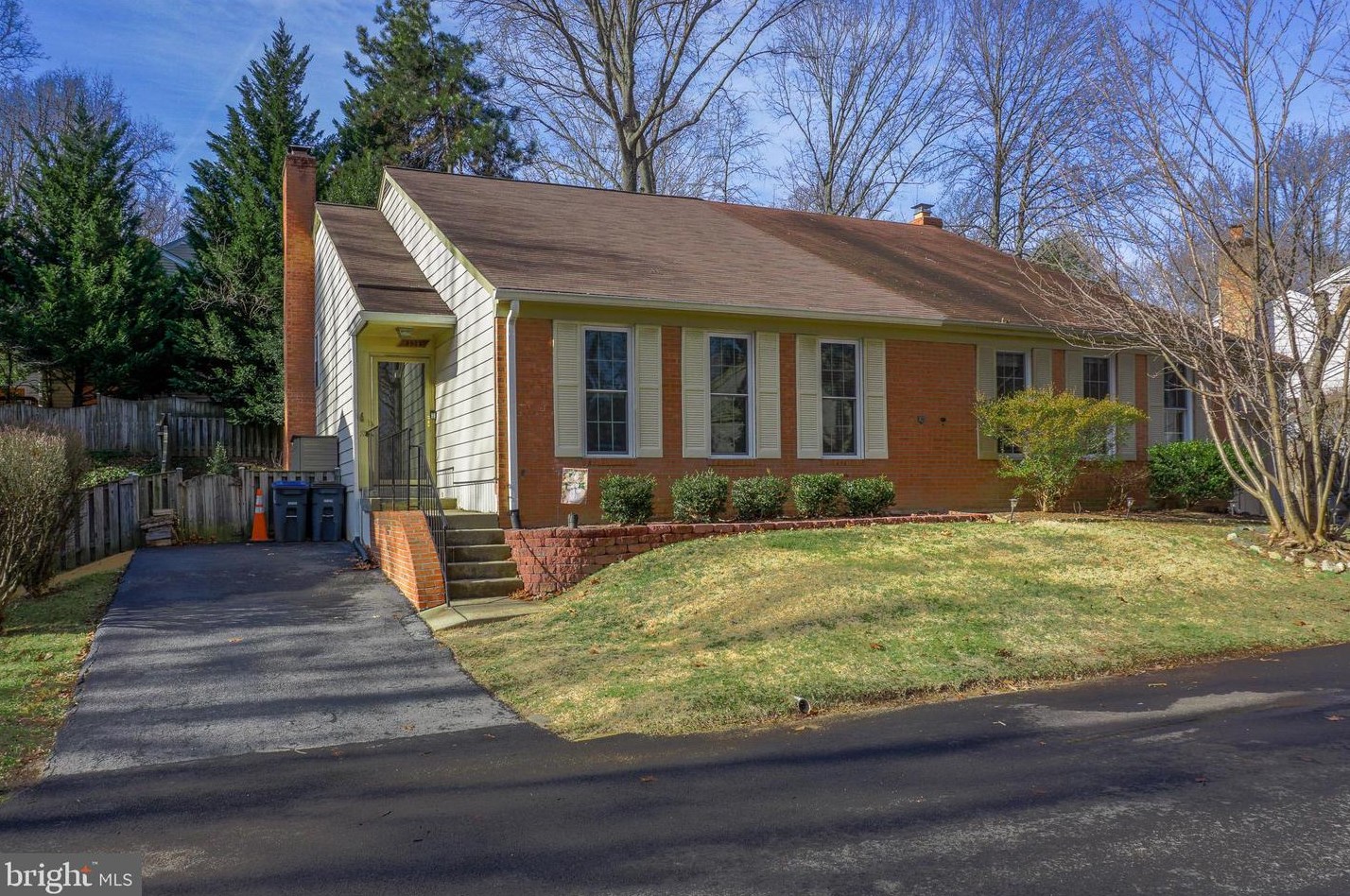 9935 Hemlock Woods Ln, Springfield, VA 22015