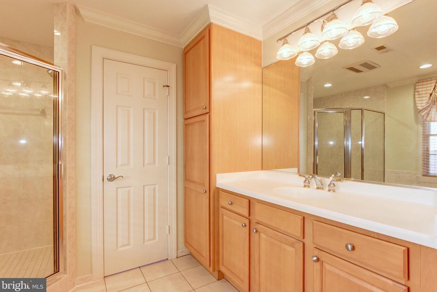 2217 Harithy Dr, Vienna VA  22027-1058 exterior