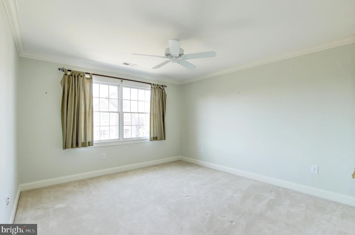 2217 Harithy Dr, Vienna VA  22027-1058 exterior