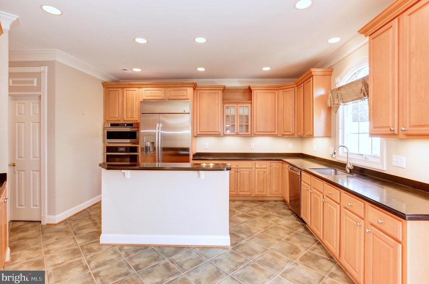 2217 Harithy Dr, Vienna VA  22027-1058 exterior
