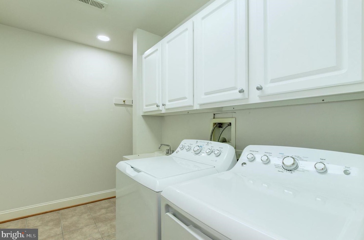 2217 Harithy Dr, Vienna VA  22027-1058 exterior
