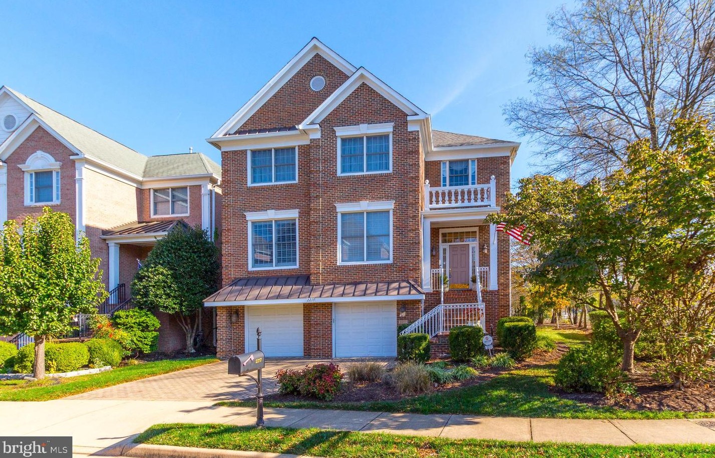 2217 Harithy Dr, Vienna VA  22027-1058 exterior