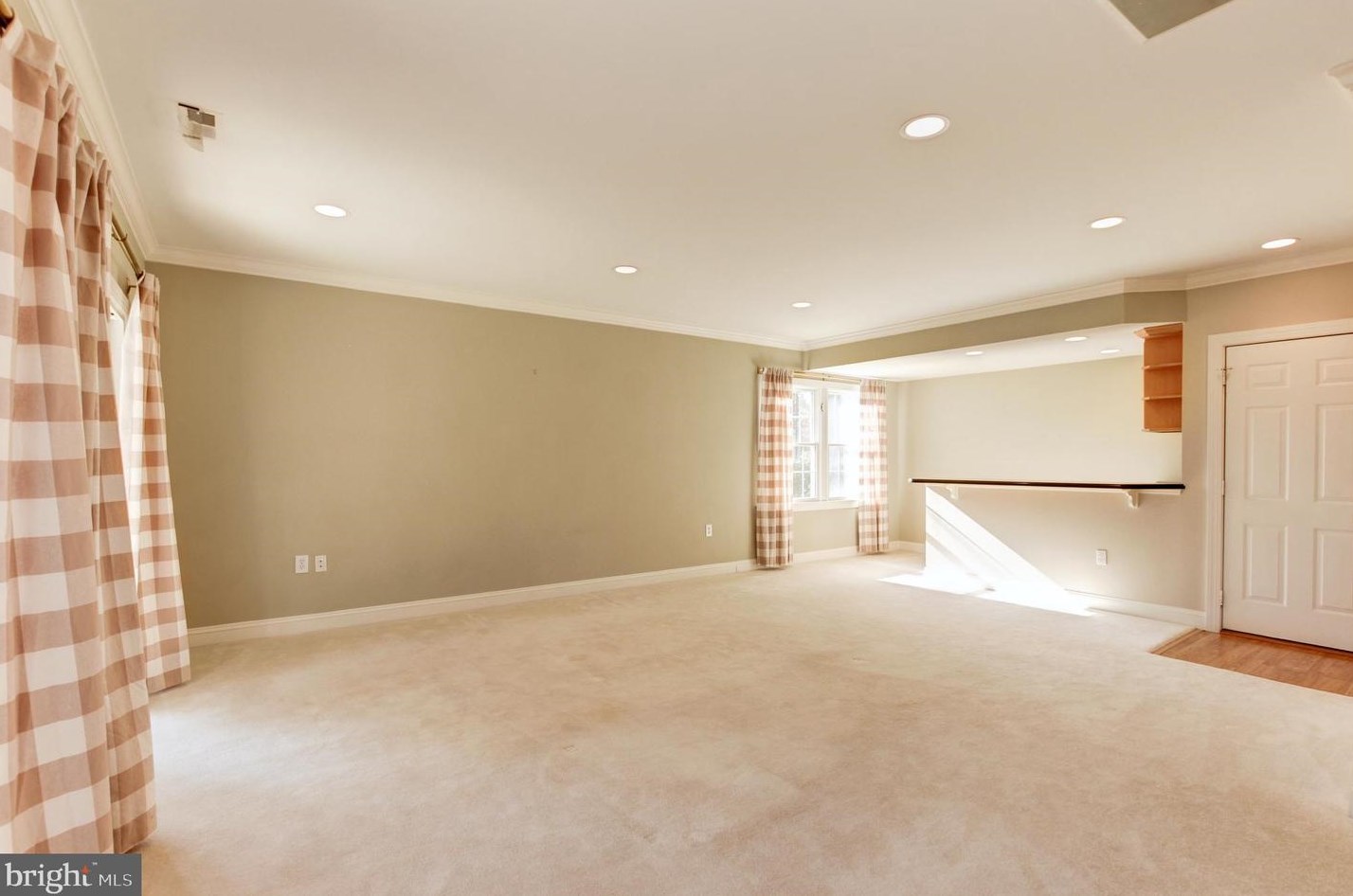 2217 Harithy Dr, Vienna VA  22027-1058 exterior