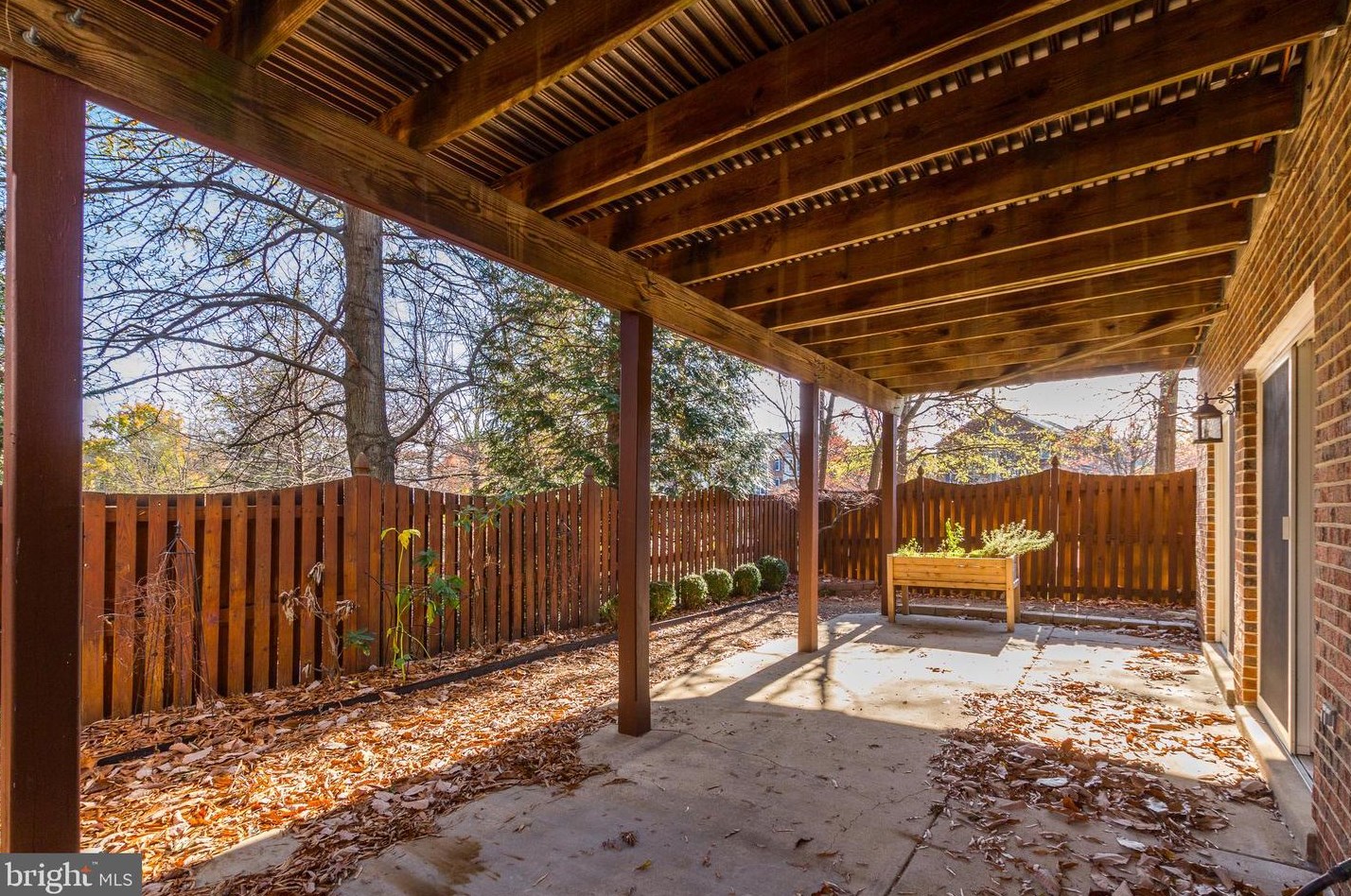2217 Harithy Dr, Vienna VA  22027-1058 exterior