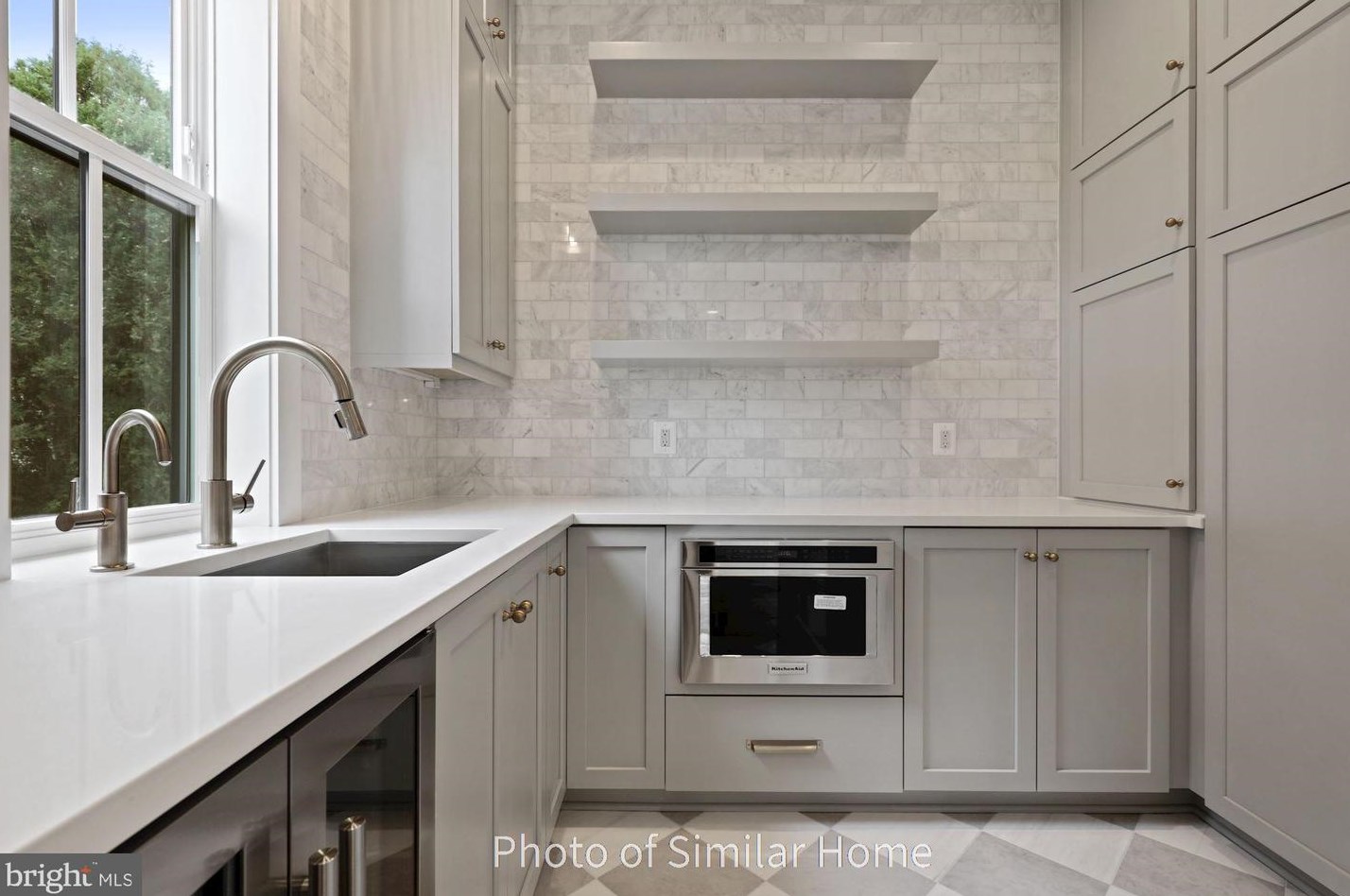 1002 Hillcrest Dr, Vienna VA  22180-6456 exterior