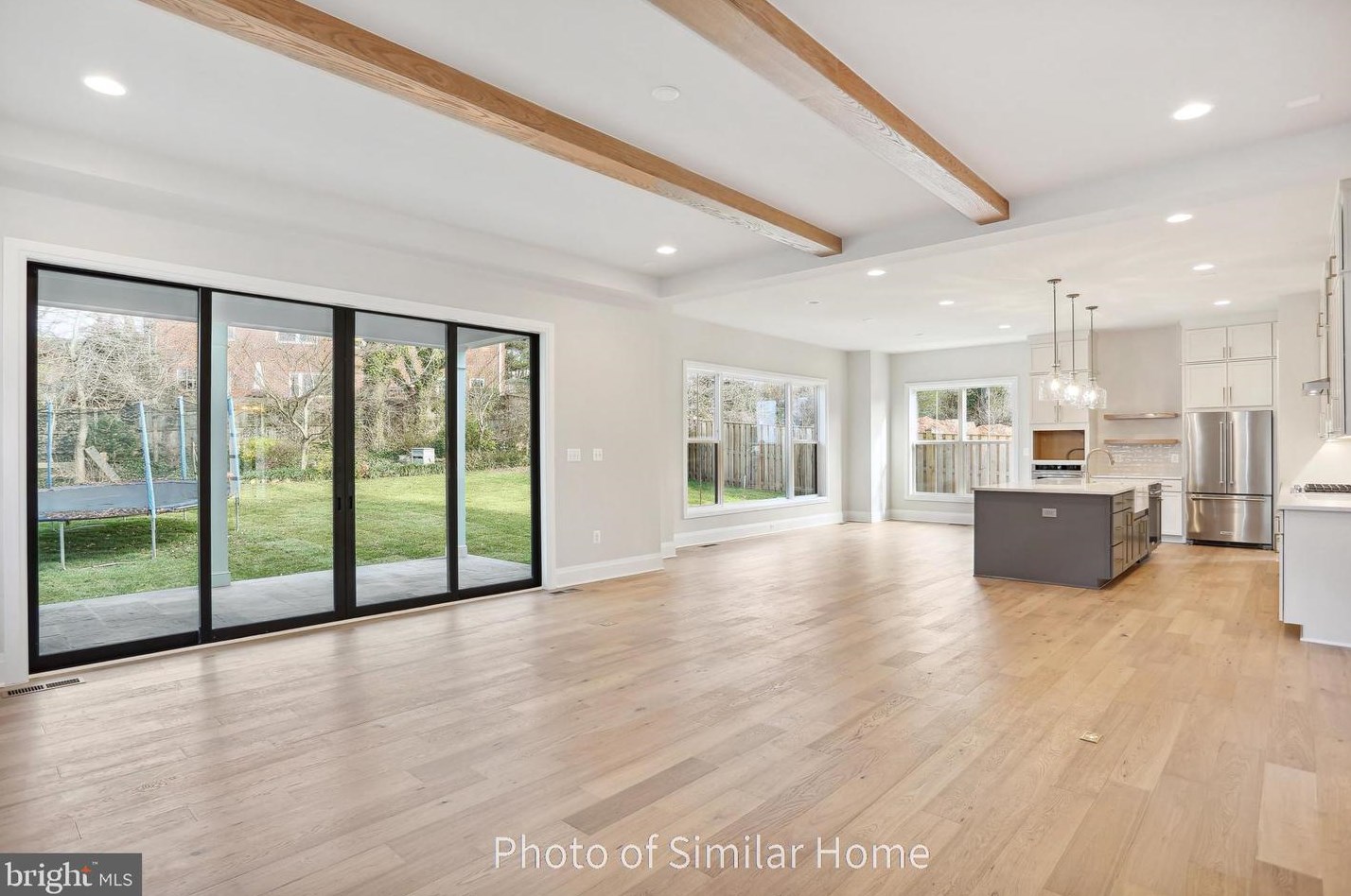 1002 Hillcrest Dr, Vienna VA  22180-6456 exterior