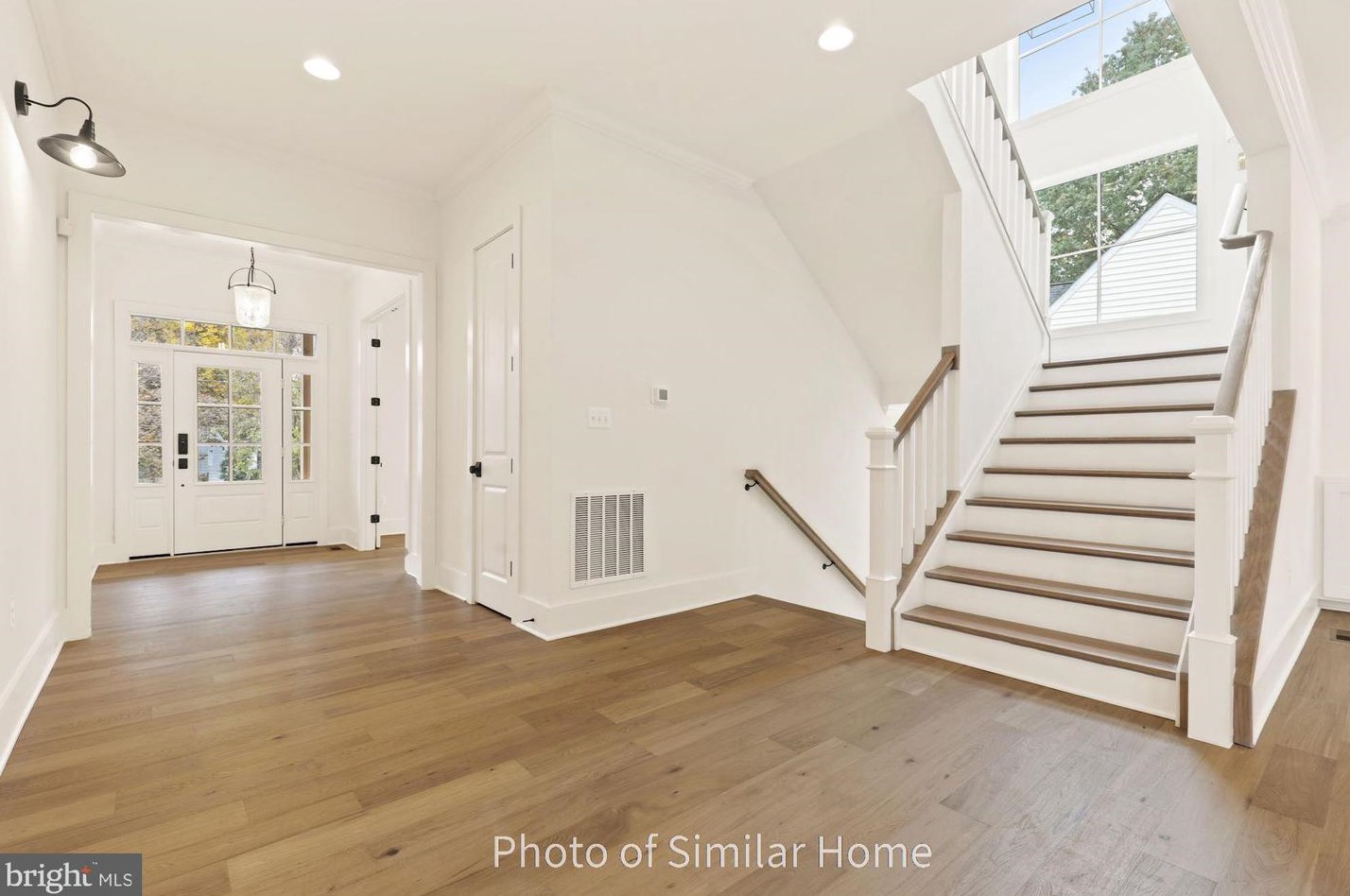 1002 Hillcrest Dr, Vienna VA  22180-6456 exterior