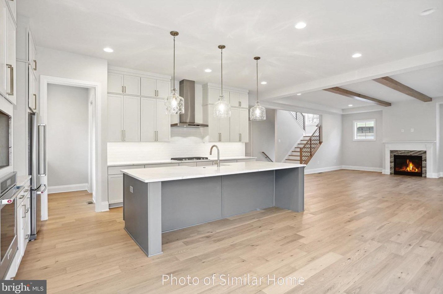 1002 Hillcrest Dr, Vienna VA  22180-6456 exterior