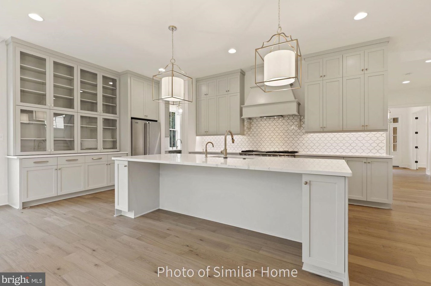 1002 Hillcrest Dr, Vienna VA  22180-6456 exterior