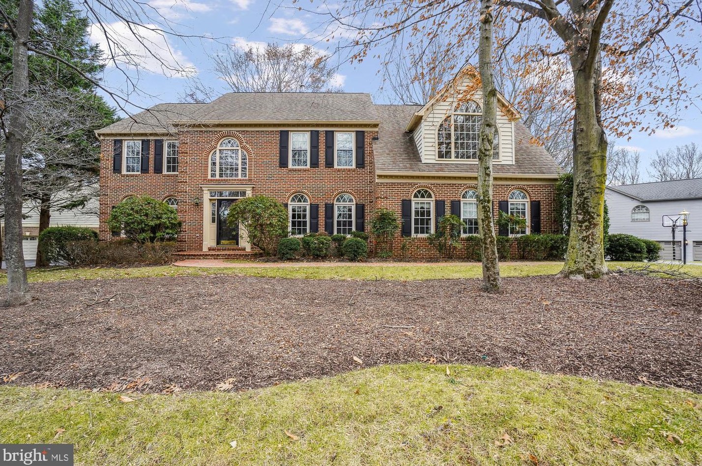 5921 Fairview Woods Dr, Fairfax, VA 22039-1426