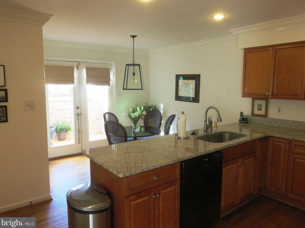2925 Elmesmeade Ct, Vienna VA  22124-1747 exterior