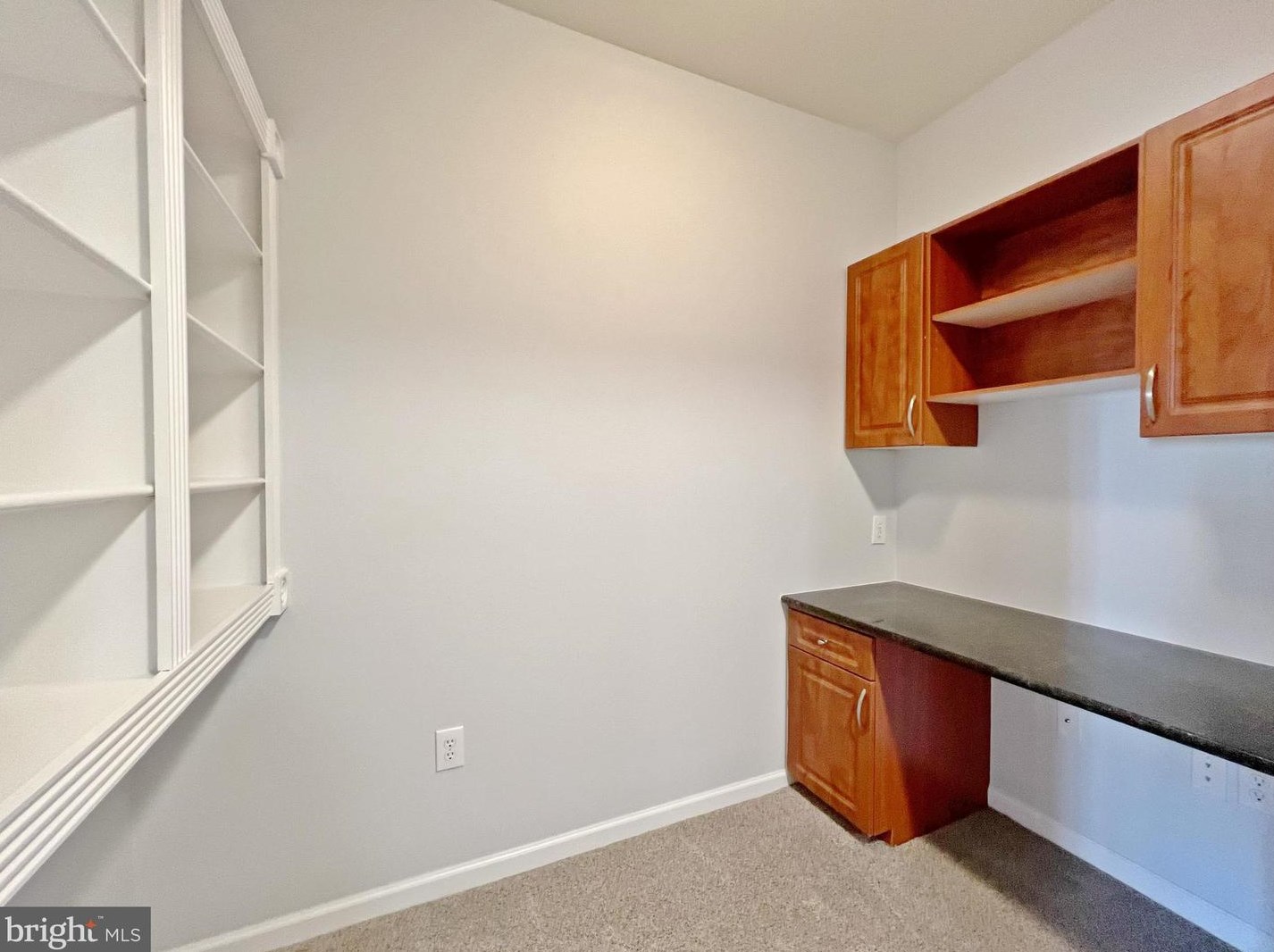 12957 Centre Park Cir #301, Herndon, VA 20171