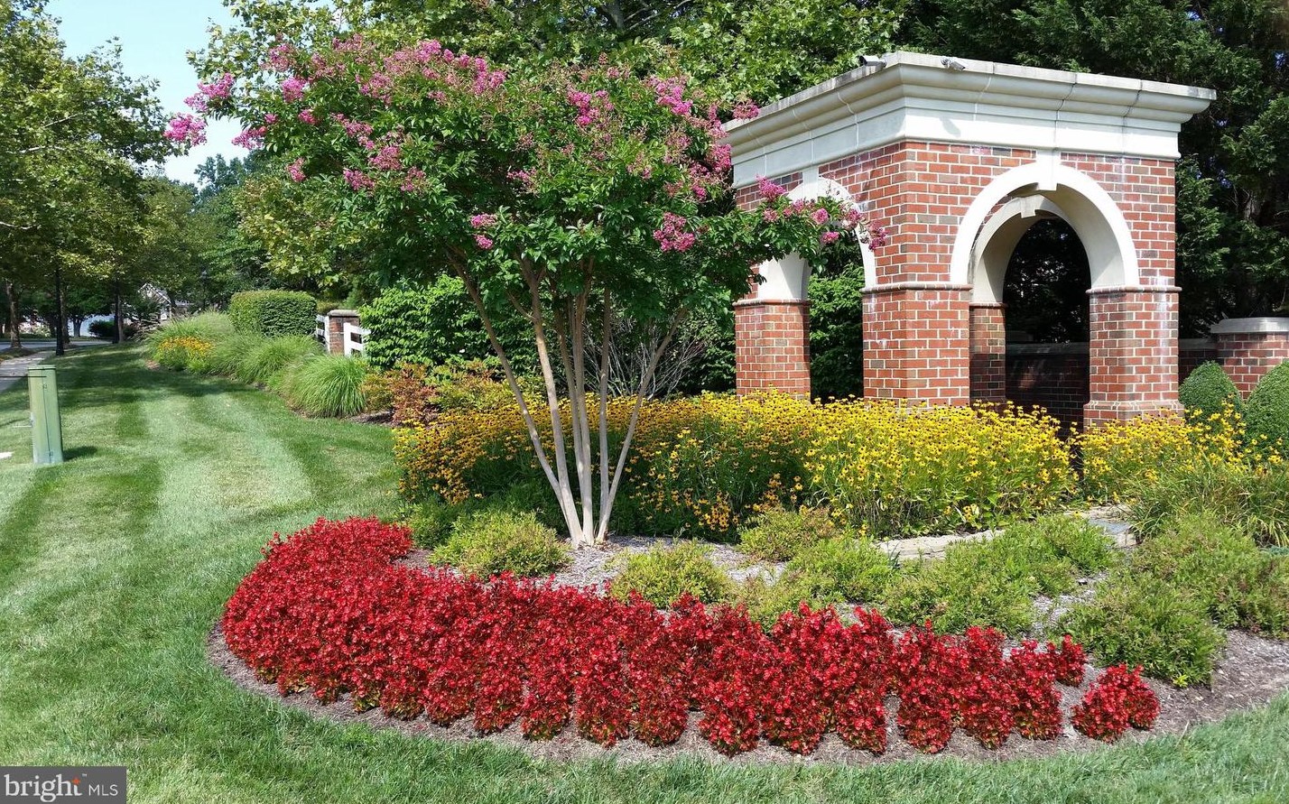 9305 Braymore Cir, Fairfax, VA 22039-3127