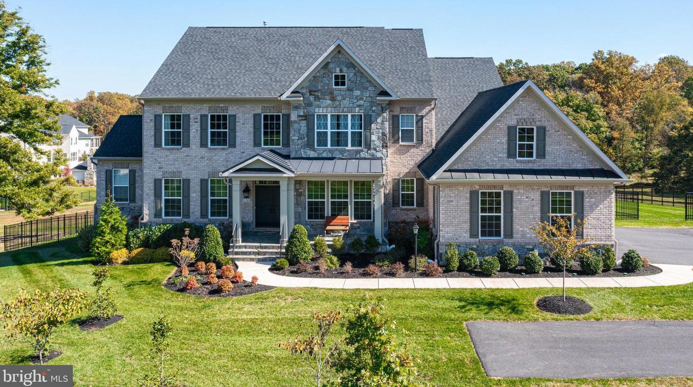 10244 Forest Lake Dr, Great Falls, VA 22066