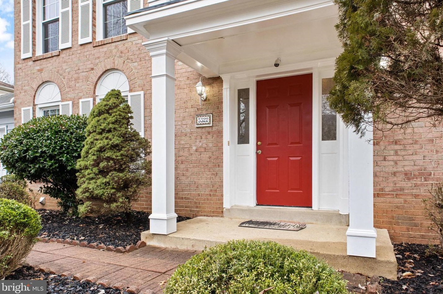 5322 Hampton Forest Way, Fairfax, VA 22030-7201