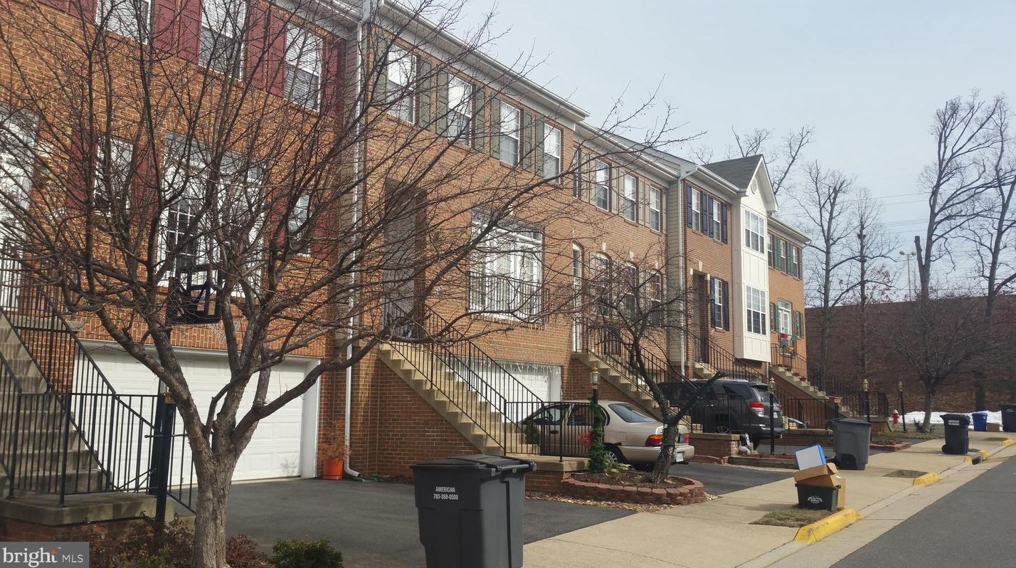 1742 Stuart Pointe Ln, Herndon, VA 20170
