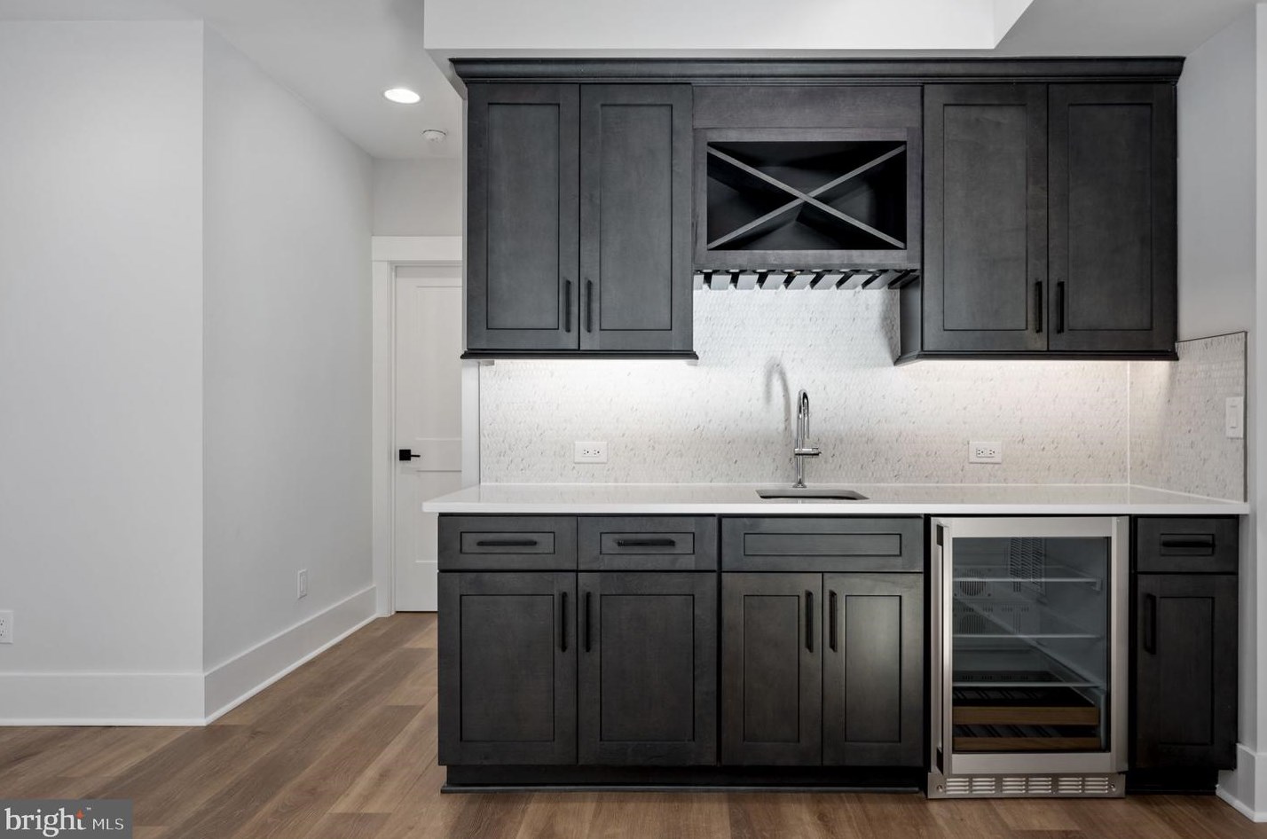 100 James Dr, Vienna VA  22180-6710 exterior