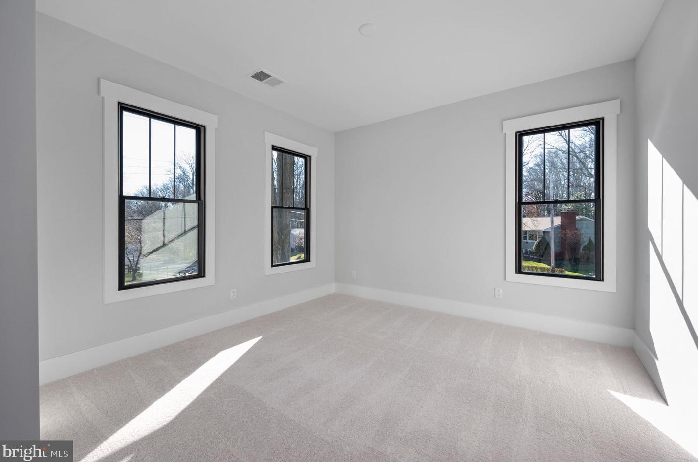 100 James Dr, Vienna VA  22180-6710 exterior