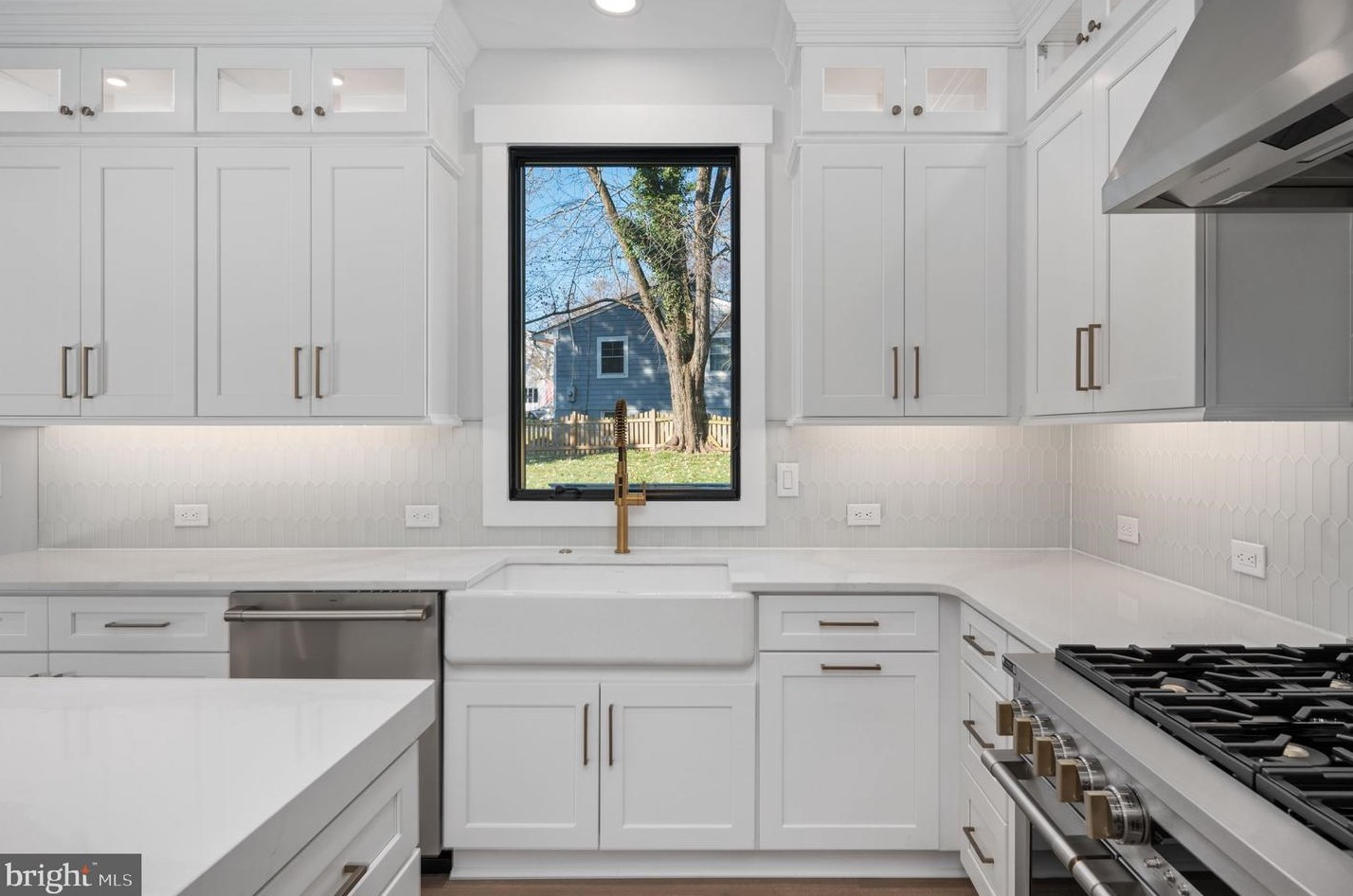 100 James Dr, Vienna VA  22180-6710 exterior