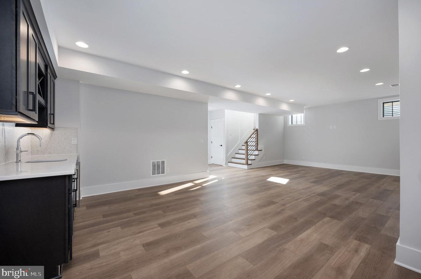 100 James Dr, Vienna VA  22180-6710 exterior