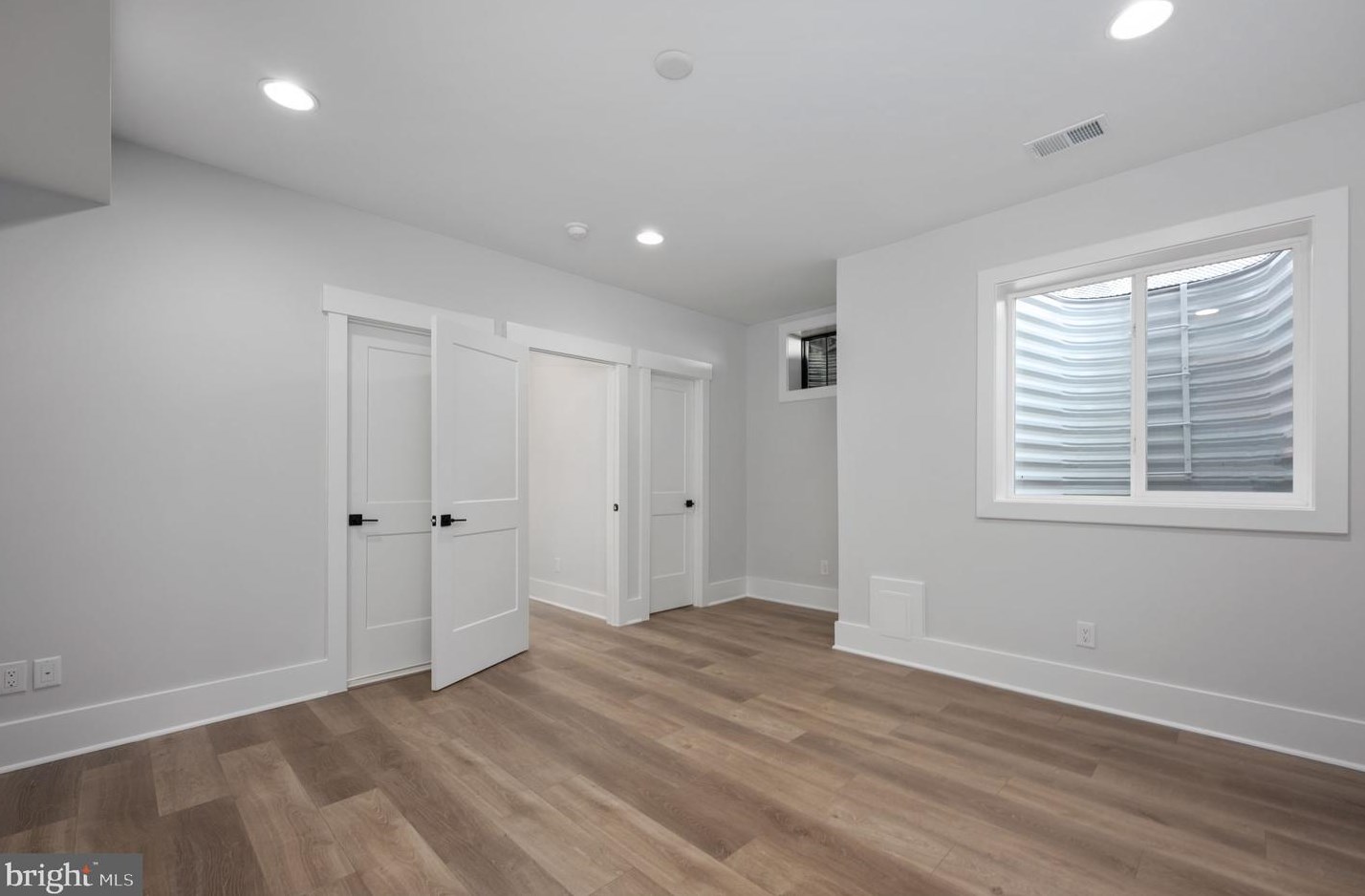 100 James Dr, Vienna VA  22180-6710 exterior
