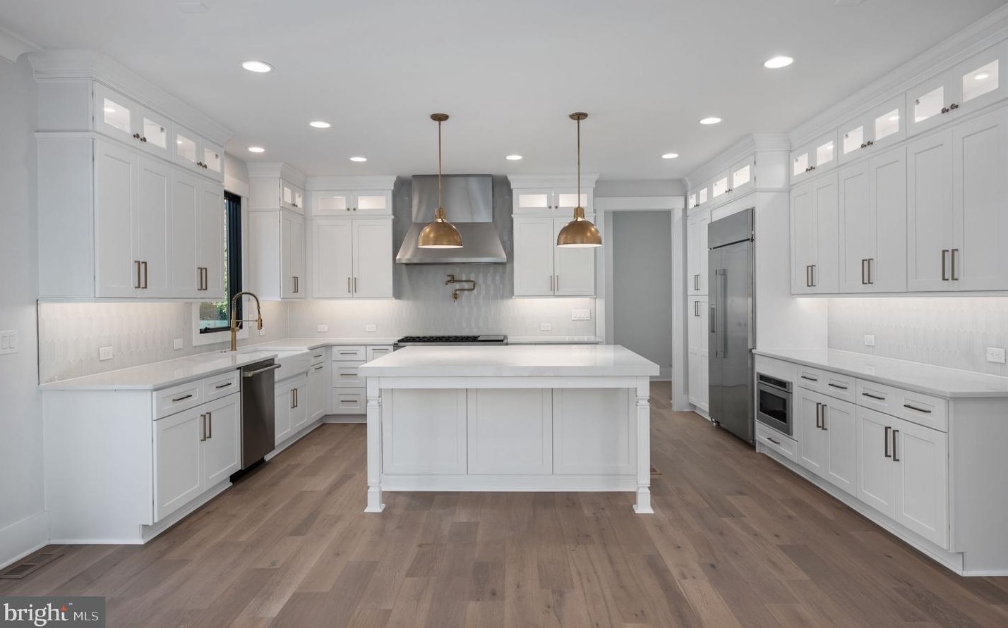 100 James Dr, Vienna VA  22180-6710 exterior