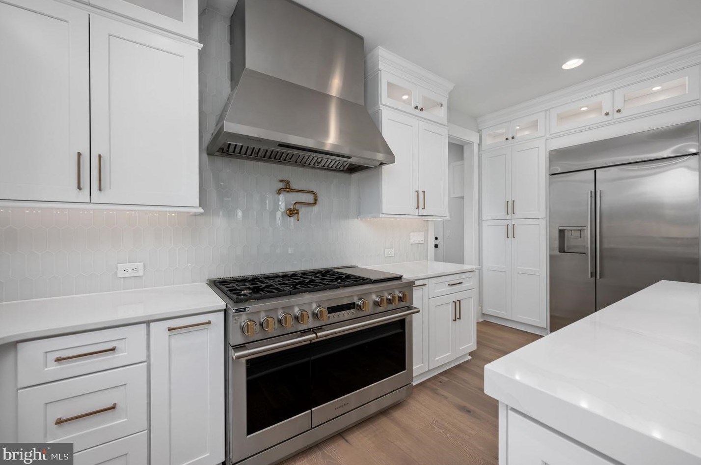 100 James Dr, Vienna VA  22180-6710 exterior