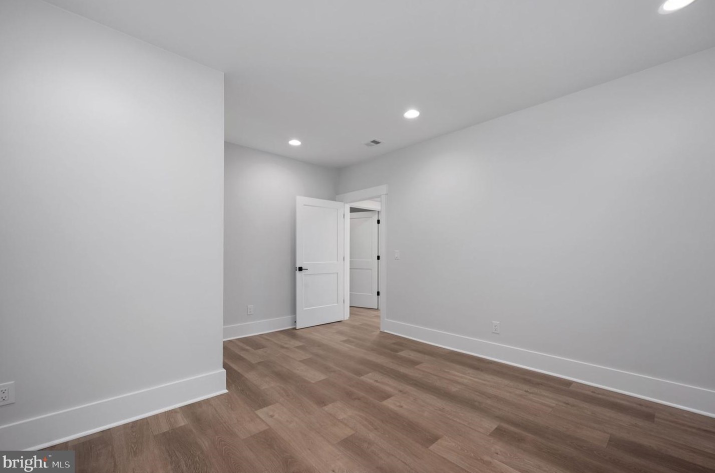 100 James Dr, Vienna VA  22180-6710 exterior