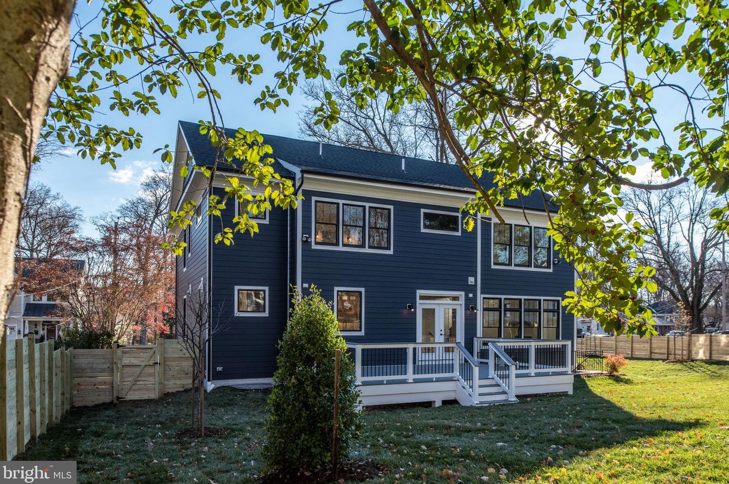 100 James Dr, Vienna VA  22180-6710 exterior