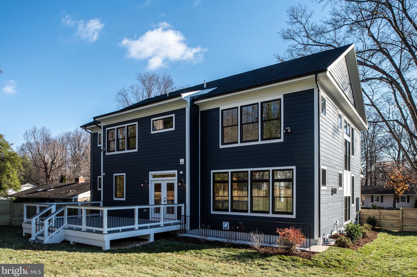 100 James Dr, Vienna VA  22180-6710 exterior