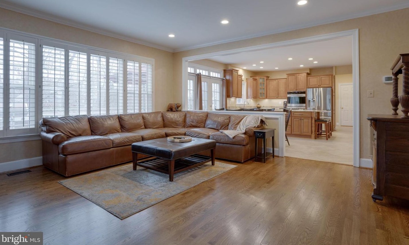 15605 Meherrin Dr, Centreville, VA 20120
