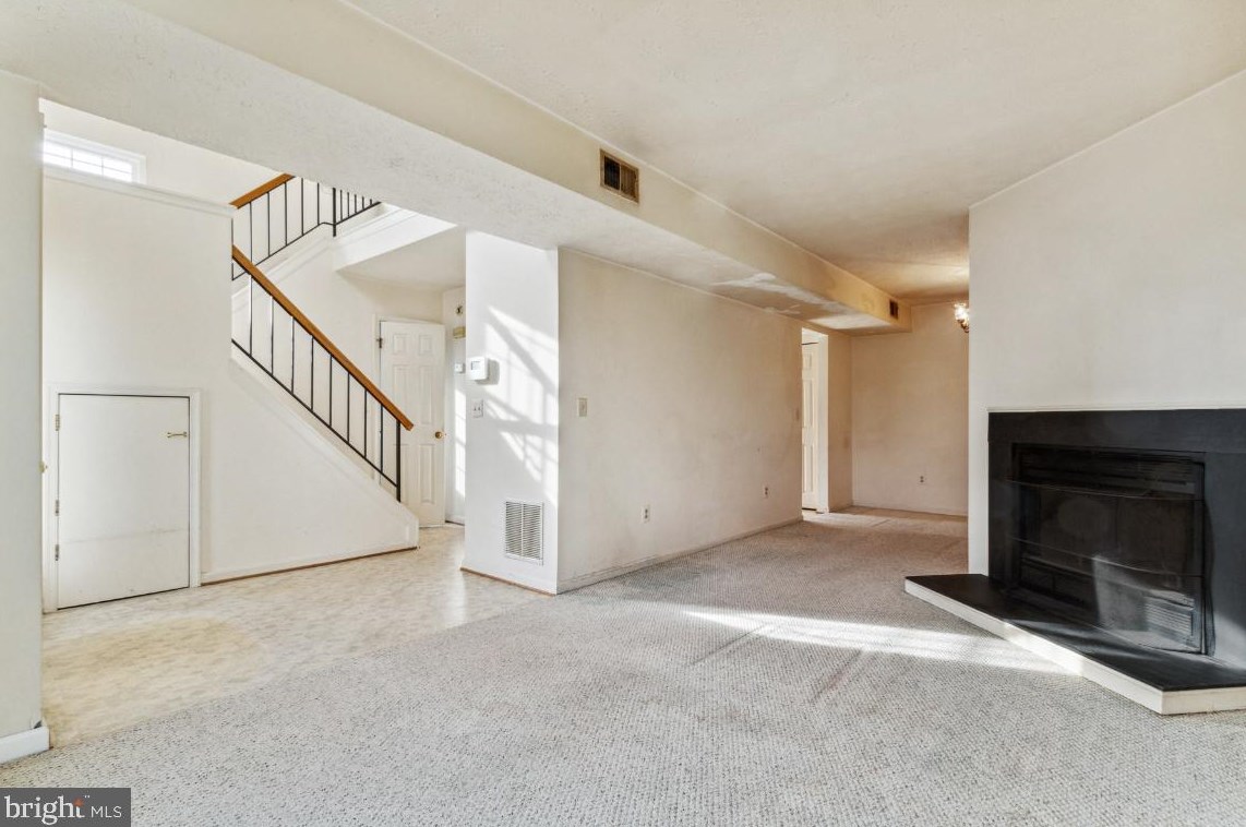 14001 Grumble Jones Ct, Centreville, VA 20121