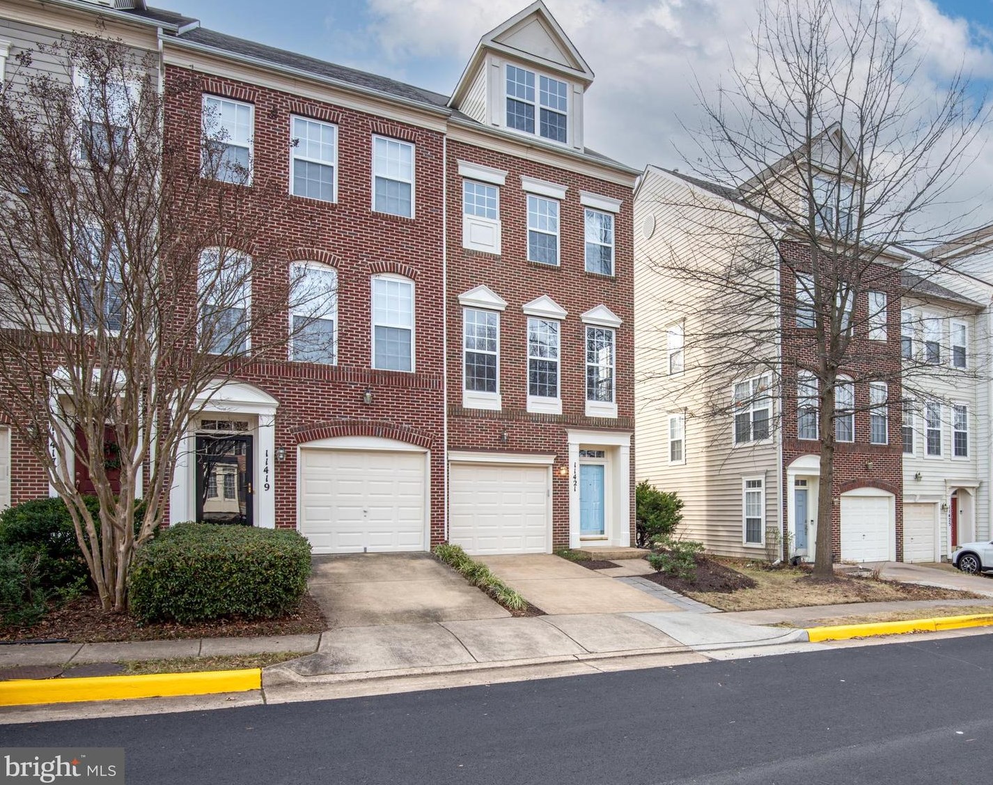 11421 Log Ridge Dr, Fairfax, VA 22030-8527