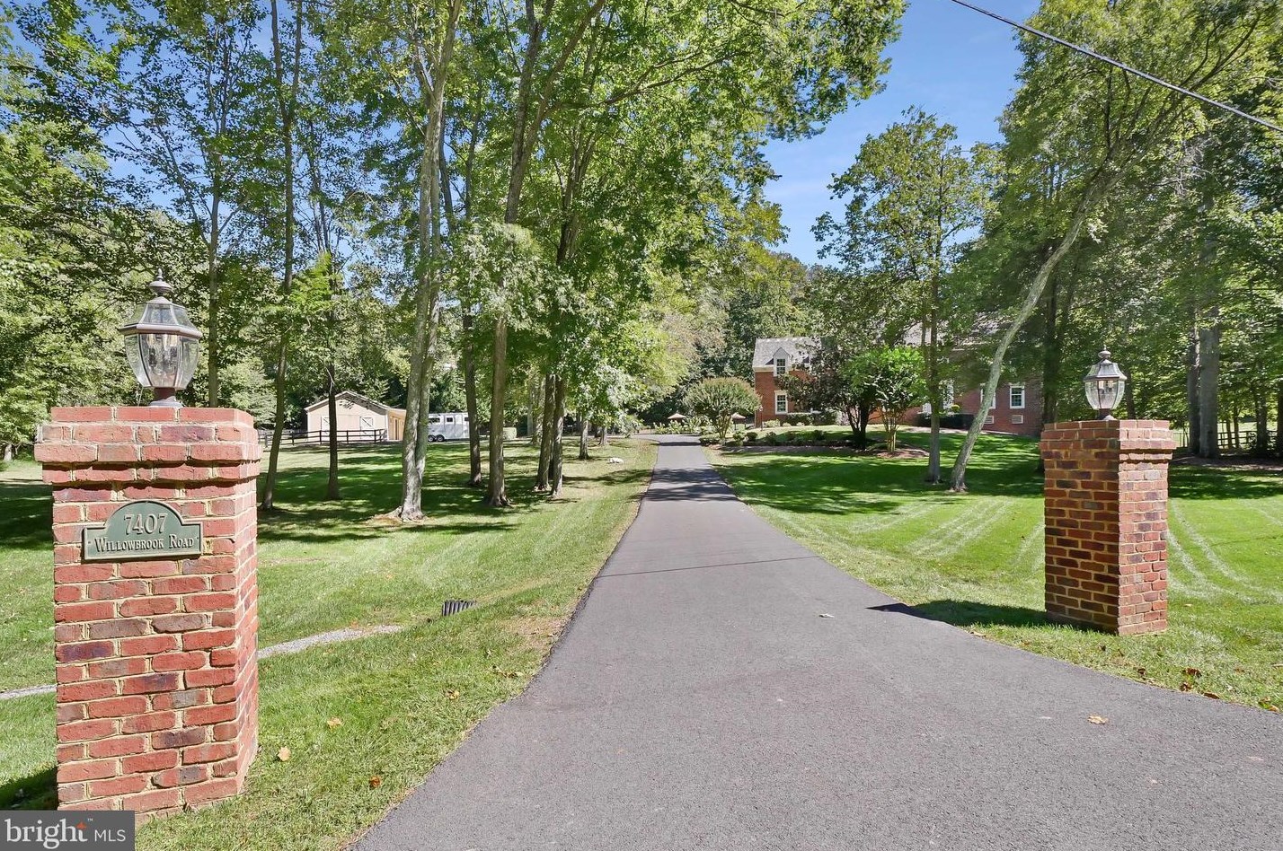 7407 Willowbrook Rd, Fairfax, VA 22039-2115
